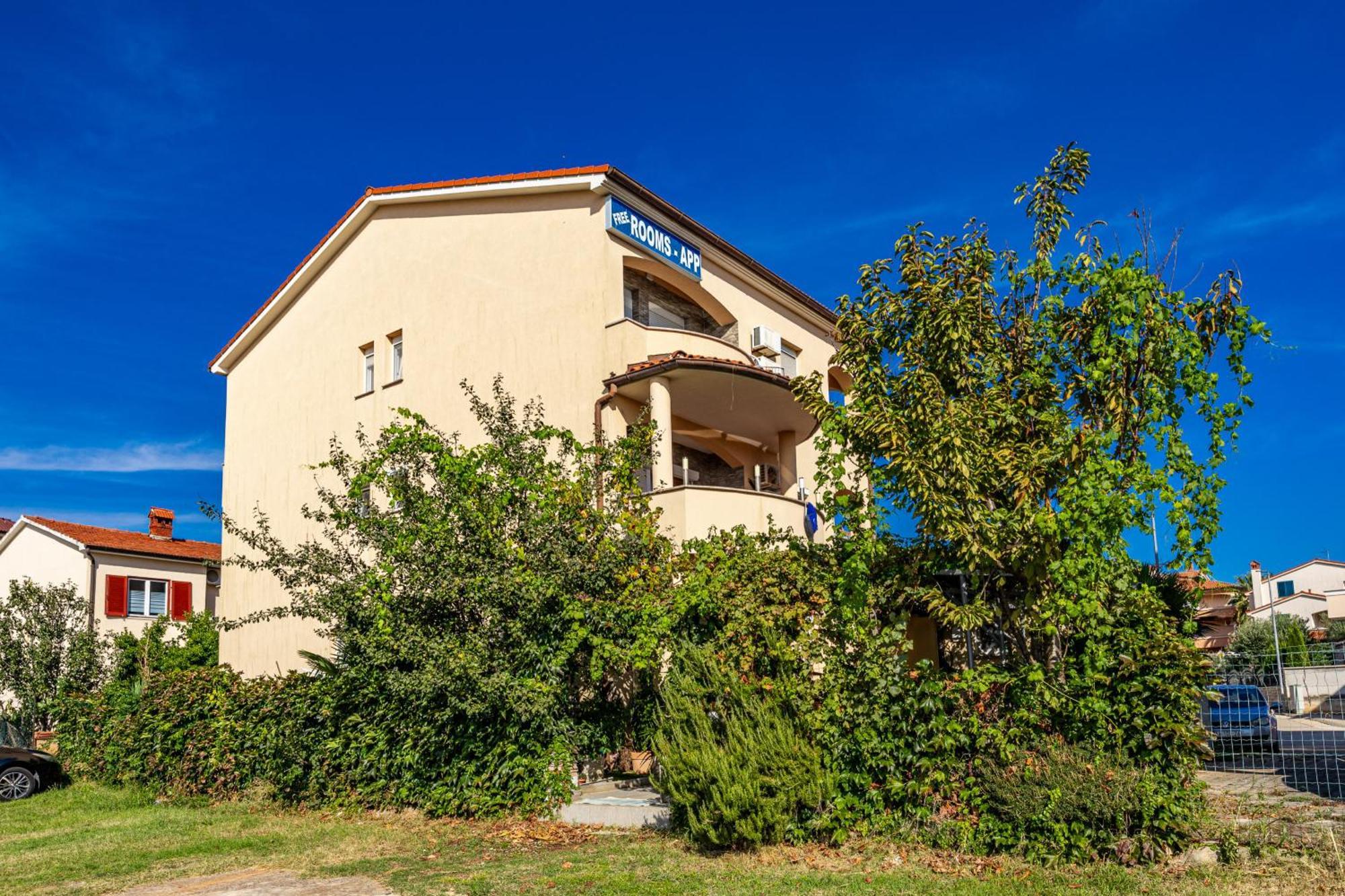 Apartments Mijic Medulin Buitenkant foto